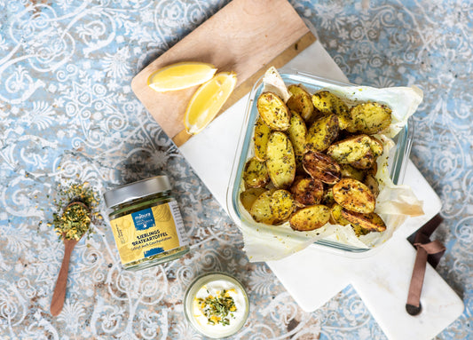 Knackige Kartoffelstücke mit Parmesan & cremigem Dip