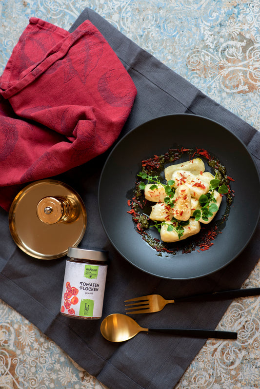 Gnocchi mit Tomatenflocken und Nuss-Pesto