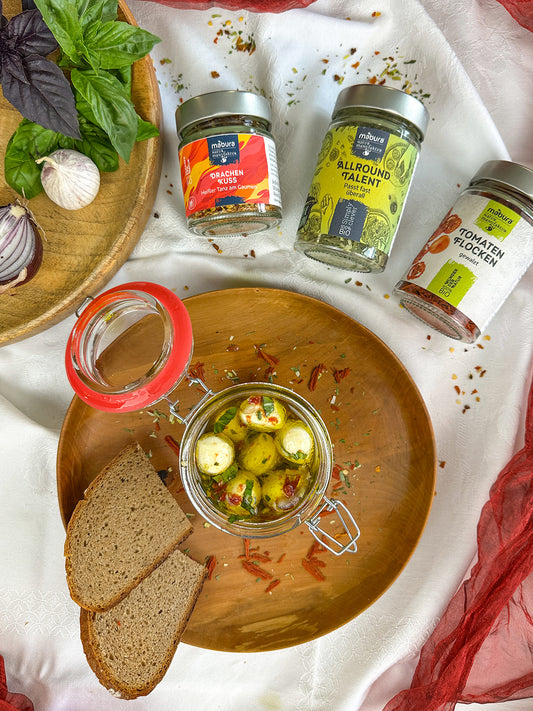 Marinierte Mozzarella-Bällchen Perfekt für Grillabende, Antipasti und sommerliche Buffets
