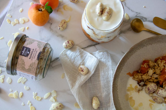 Marillen-Crumble mit Zitronen-Rosen-Mandeln