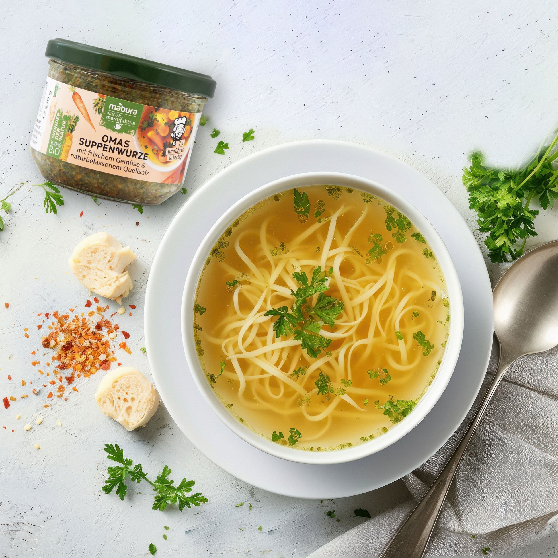 Nudelsuppe mit Omas Suppenwürze