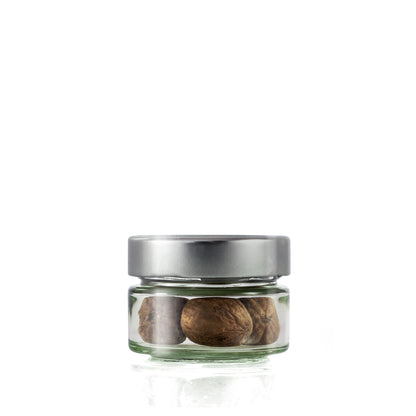 Ganze Bio Muskatnuss zum frischen Reiben. Intensiv-würziges Aroma für Kartoffelgerichte, Béchamel, Desserts & Weihnachtsgebäck!