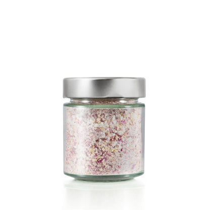 Zartes Bio Rosenblütensalz mit naturreinem Quellsalz und duftenden Rosenblüten. Im Glas.